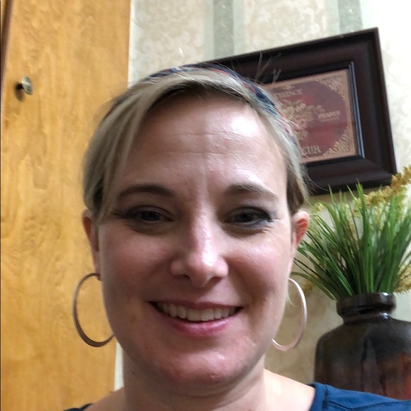 Profile Picture of Lori Mize (@lorimize) on Poshmark
