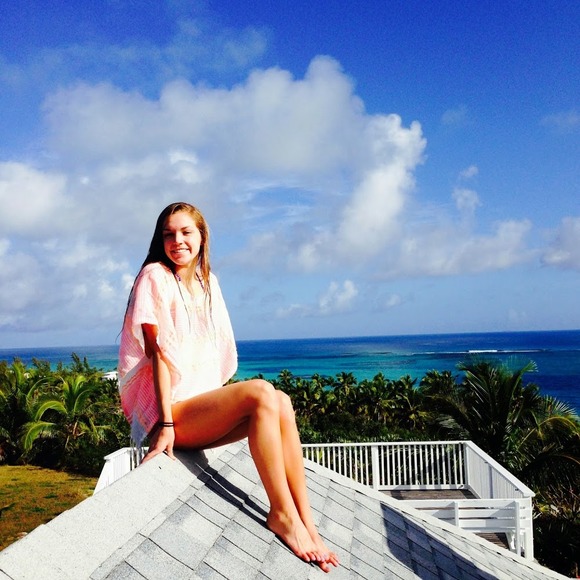 Profile Picture of Sarah Hyde (@slhyde) on Poshmark