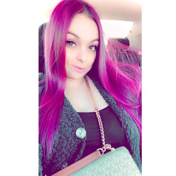 Profile Picture of Toni Libell (@tonilibell) on Poshmark
