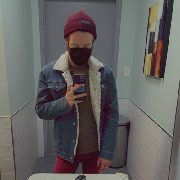 Profile Picture of Evan Gates (@evangates2000) on Poshmark