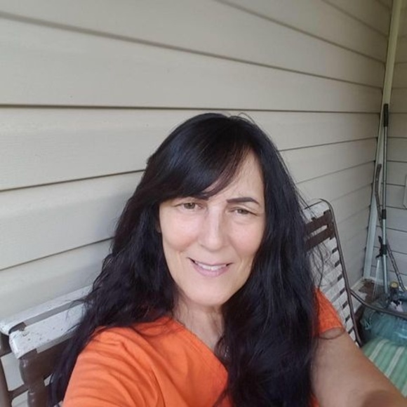 Profile Photo of Julie Maddux (@crownjules1962) on Poshmark