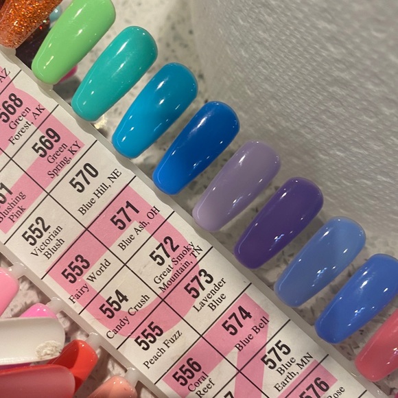 Profile Picture of Adriana Kemp (@adrianav2780) on Poshmark