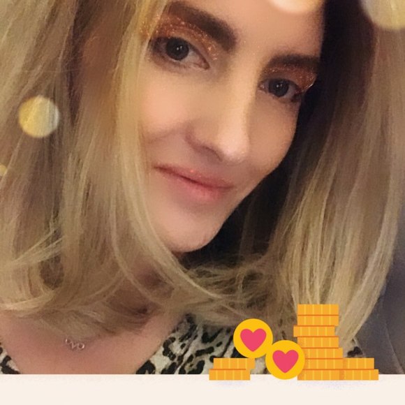 Profile Picture of Justine Moir'e (@justinemoir13) on Poshmark