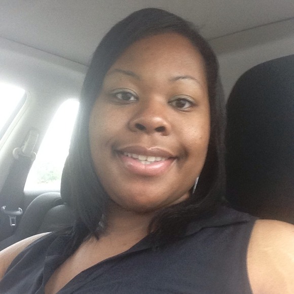 Profile Picture of Bria Moore (@simply_bria10) on Poshmark