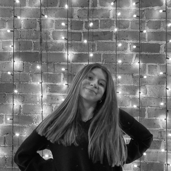 Profile Picture of Dzenajla Ponjevic (@dzenajla) on Poshmark