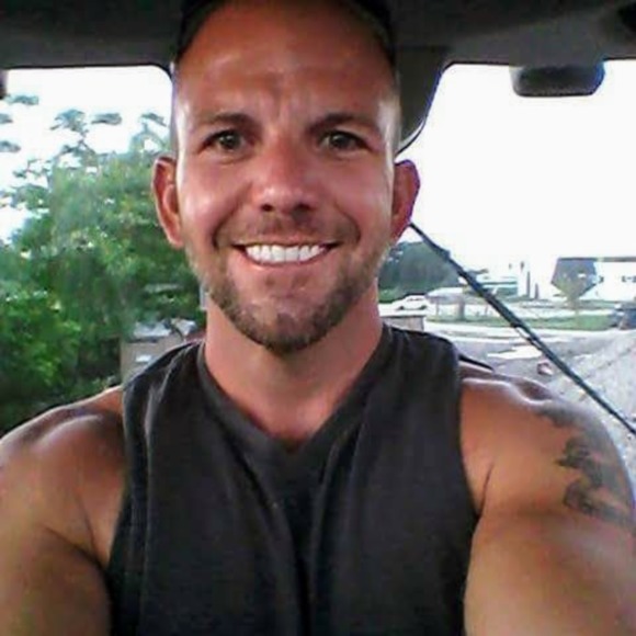 Profile Picture of Chris Damian (@mypuplayla) on Poshmark