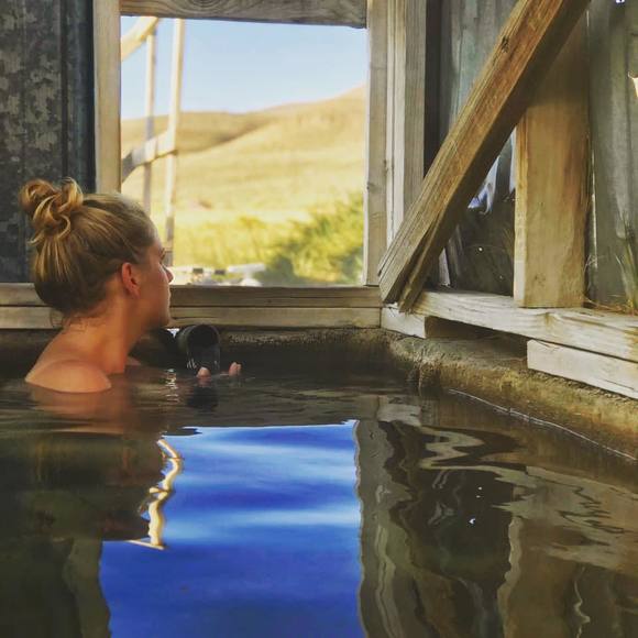 Profile Picture of Isis Barker (@isisagain) on Poshmark