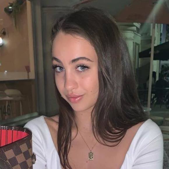 Profile Picture of Julia Rowell (@juliarowell) on Poshmark