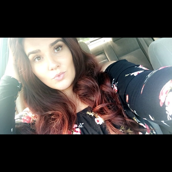 Profile Picture of Savannah Dunlap (@sdunl4921) on Poshmark