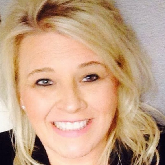 Profile Picture of Sandra Elrod (@selrod15) on Poshmark