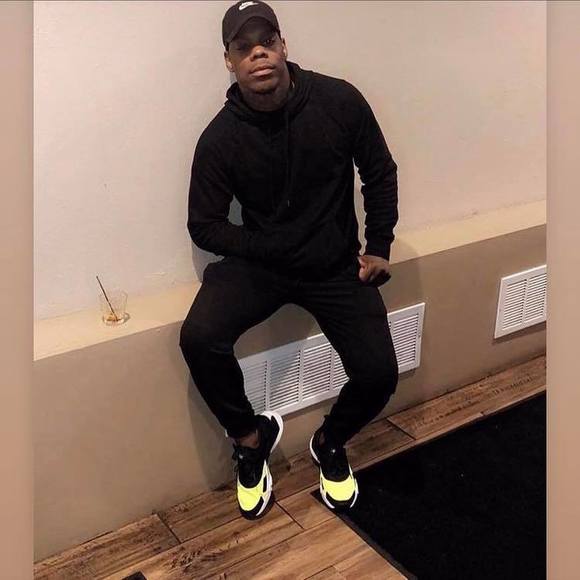 Profile Picture of Jason Amirrah (@jaysmirrthom) on Poshmark