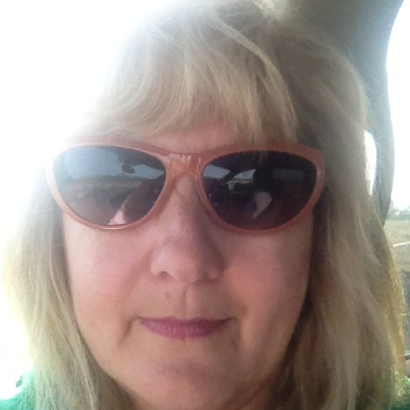 Profile Picture of Edith Englehart (@edithehart) on Poshmark