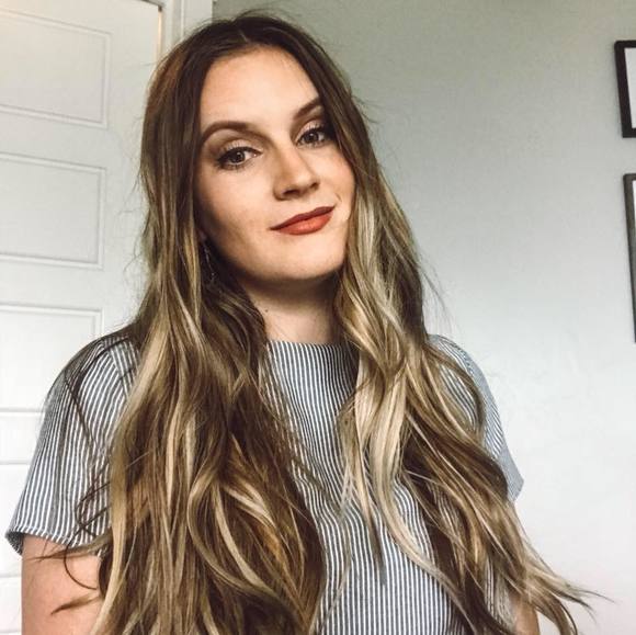 Profile Picture of Carlie Hellberg (@beaniebabie_202) on Poshmark