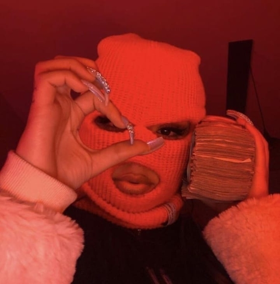 Profile Picture of Layah Layah (@layah_l) on Poshmark