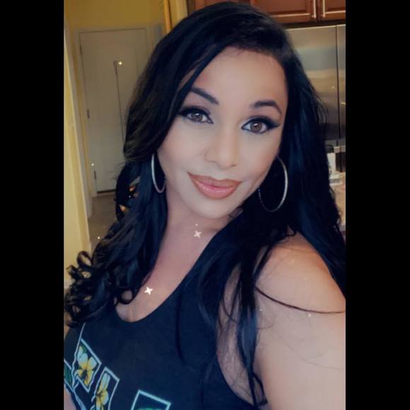 Profile Picture of Angela Dewitt (@acdewitt) on Poshmark