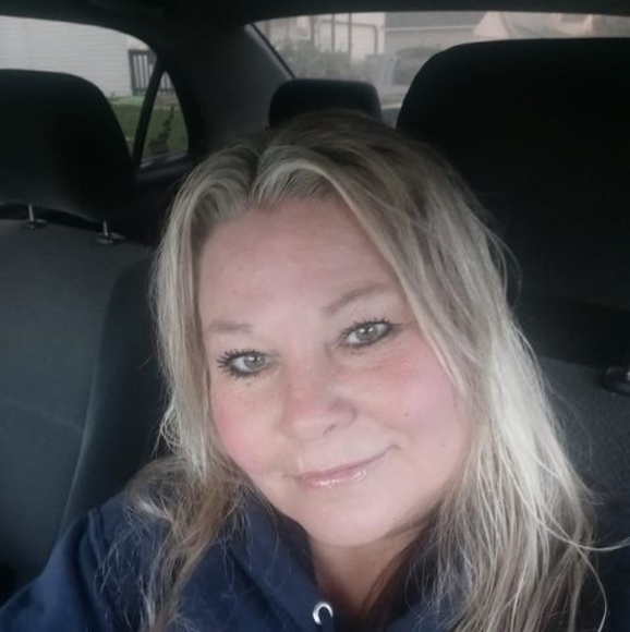 Profile Picture of Ronda Stgeorge (@rondastgeorge) on Poshmark