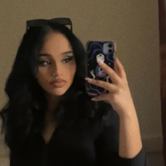 Profile Picture of Kiana Astacio (@kianaastacio140) on Poshmark