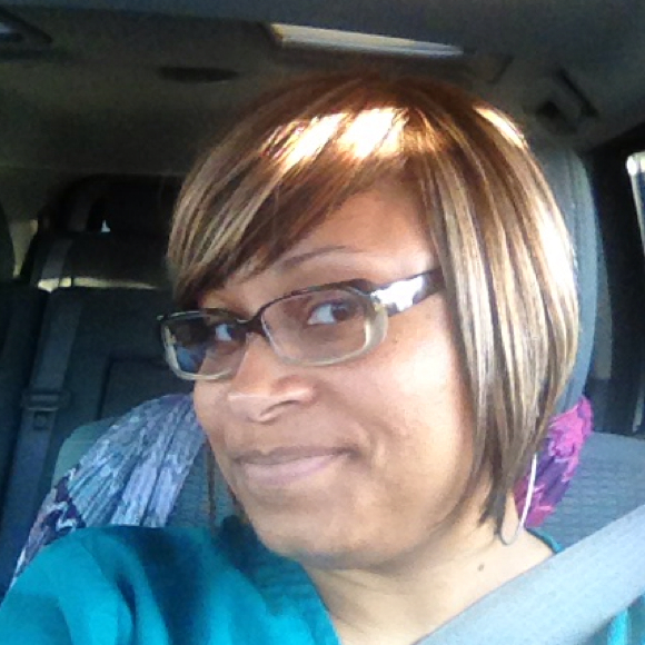 Profile Picture of Joanna Gates (@jgates1009) on Poshmark