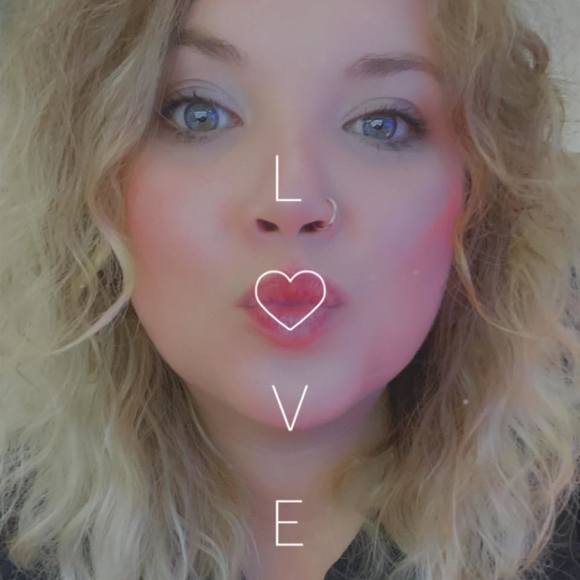 Profile Picture of Jenna Lambiris (@jennalambiris) on Poshmark
