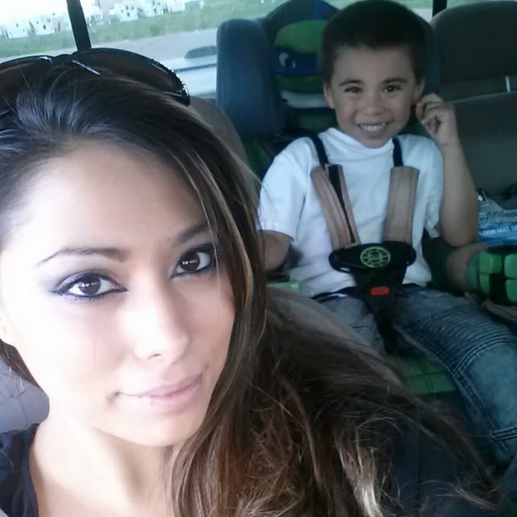 Profile Picture of Amanda Lusk (@amanda121791) on Poshmark