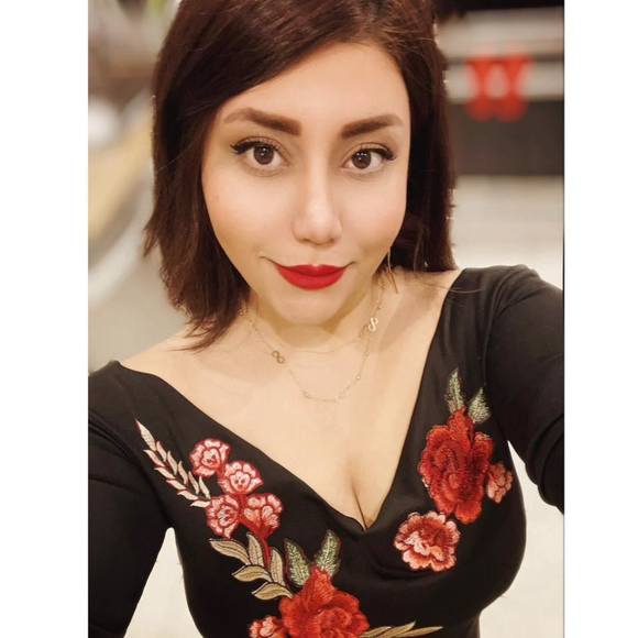 Profile Picture of Delband Salehian (@delisaleh9574) on Poshmark