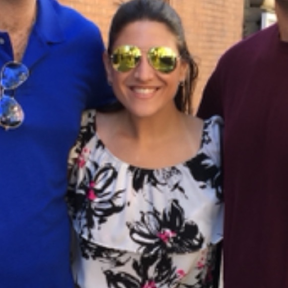 Profile Picture of Amanda Nagrotsky (@anagrotsky) on Poshmark