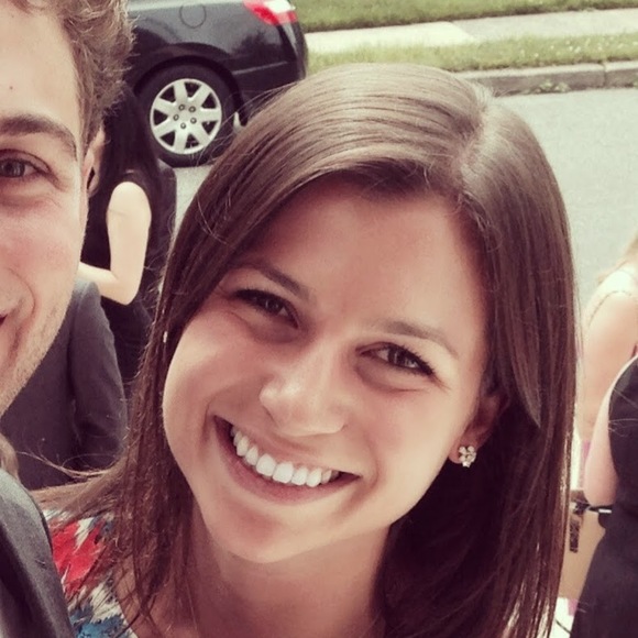Profile Picture of Laura Claggett (@lgclaggett) on Poshmark