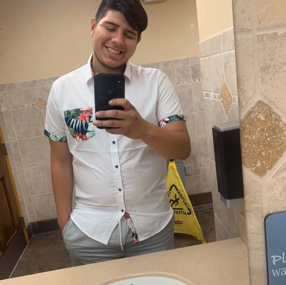 Profile Picture of Ronaldo Coronado (@ronaldoruv) on Poshmark