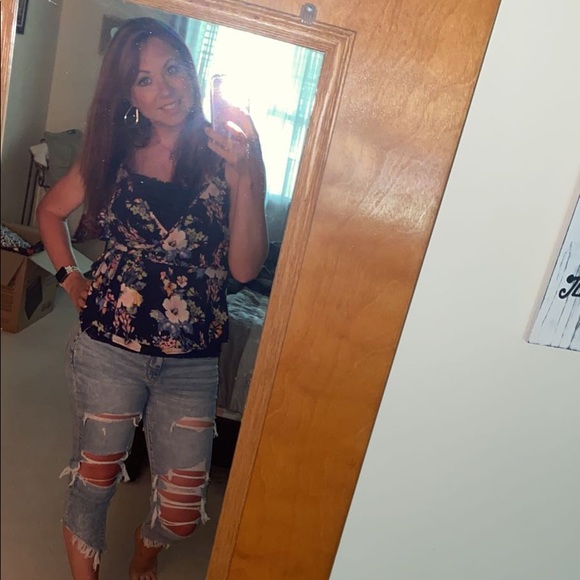 Profile Picture of Casey Wright (@kcsells90) on Poshmark