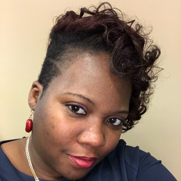 Daveeda Serrette - Poshmark Profile Picture of Daveeda Serrette (@vliscious) on Poshmark