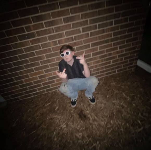 Profile Picture of Evan Bell (@lilevan) on Poshmark