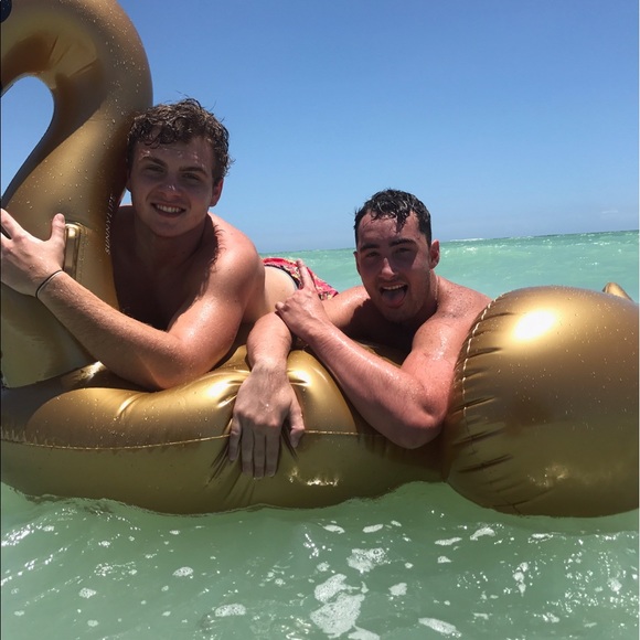 Profile Picture of Cody Lowe (@codylowelc) on Poshmark