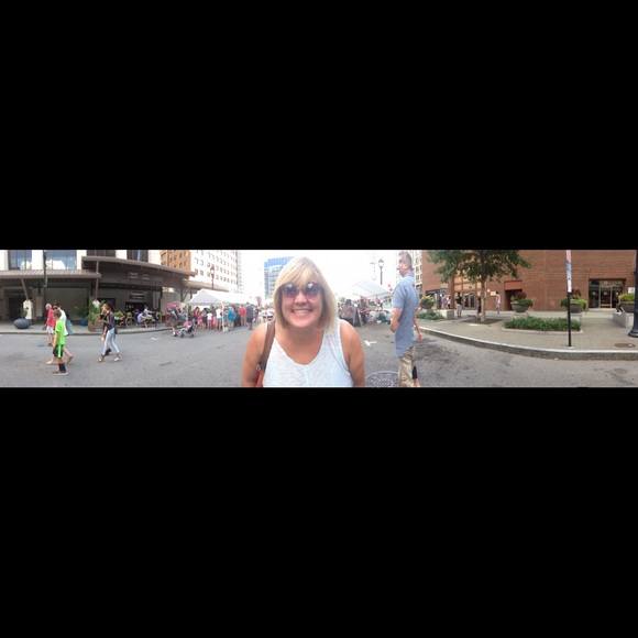 Profile Picture of Krista Hoey (@happymomh) on Poshmark