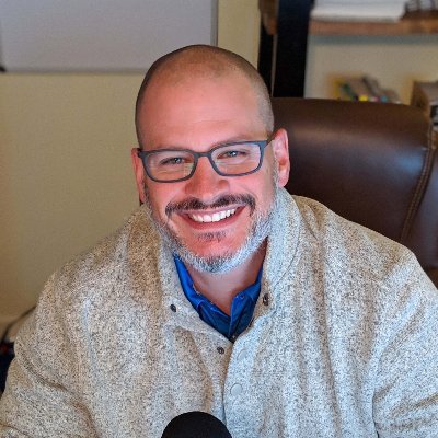 Profile Picture of Joe Zuccarello (@dog_guy_zuke) on Twitter