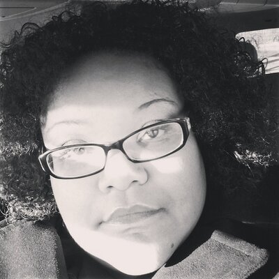 Profile Picture of Stephanie McComb (@snomack1) on Twitter