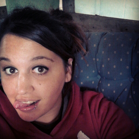 Profile Picture of Anna Dekreon (@annad815) on Poshmark