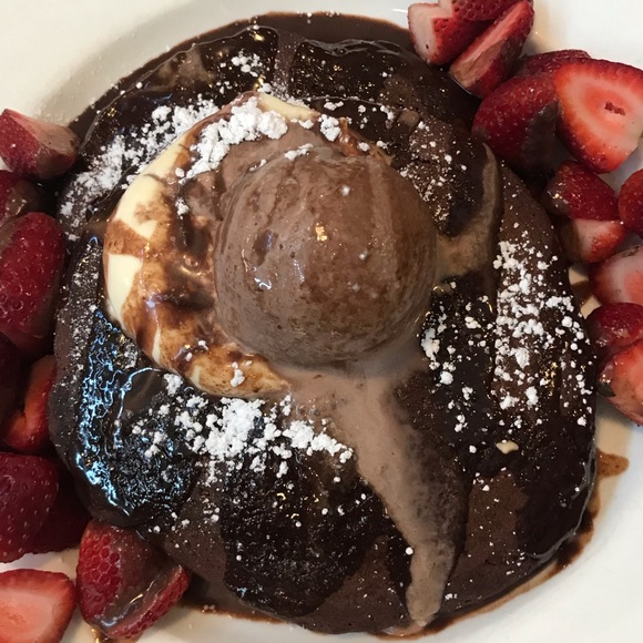 Profile Picture of Sofia Fiorenza (@sofiorenza) on Poshmark