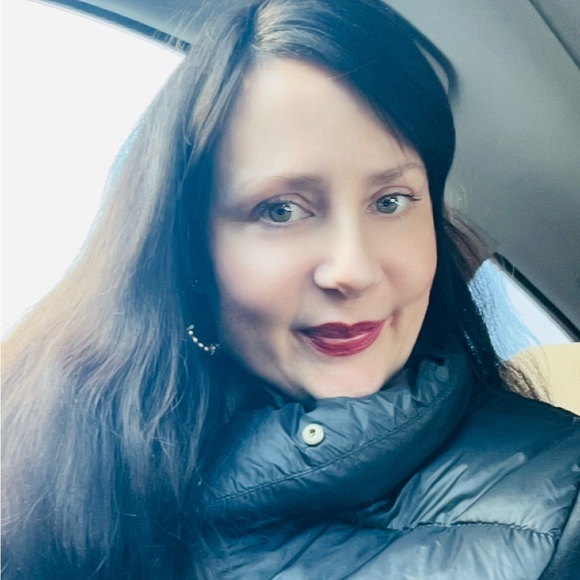 Profile Picture of Mona Ables (@monaables598) on Poshmark