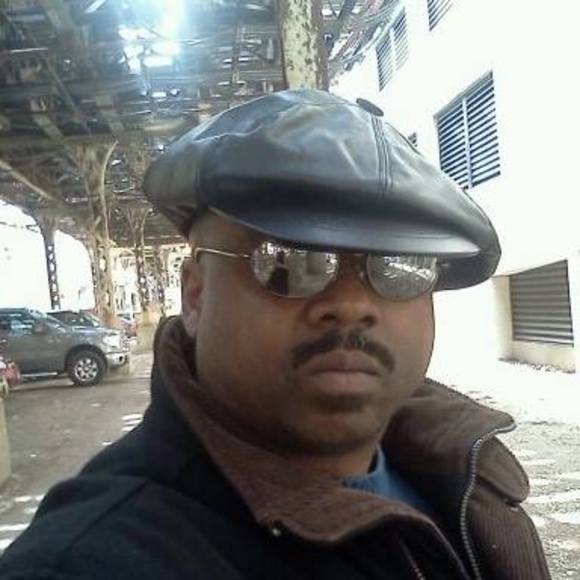 Profile Picture of Darryl Henderson (@darrylwhen) on Poshmark