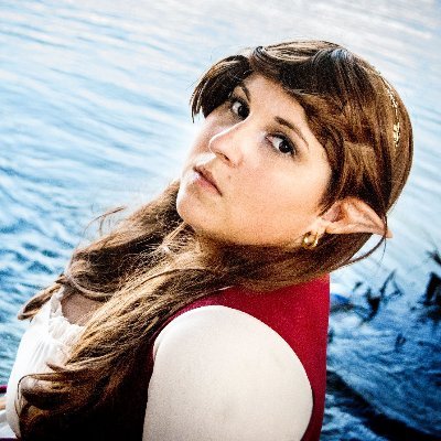 Profile Picture of Alexandra Potter (@Alexand34689029) on Twitter