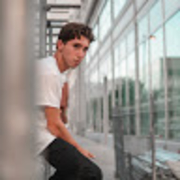 Profile Picture of Nicholas Thoma (@nicholasvlogs42) on Poshmark