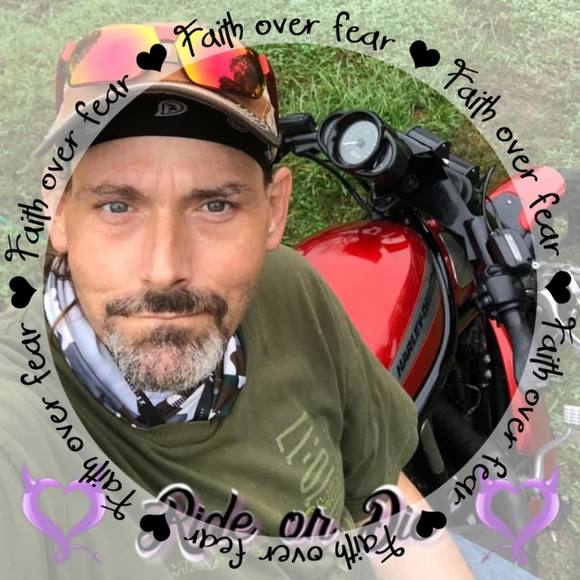 Profile Picture of Melvin Corner (@melvincorner) on Poshmark