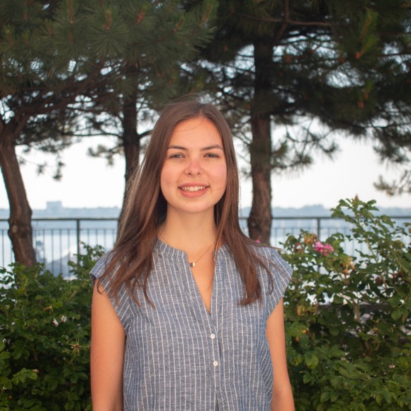 Profile Picture of Madeline Kobberger (@mkobbes) on Poshmark