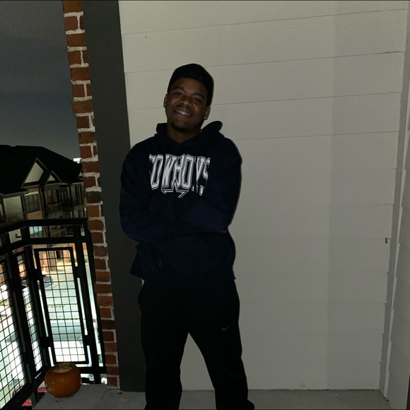 Profile Picture of Corey Barrett (@coreybarrettjr) on Poshmark
