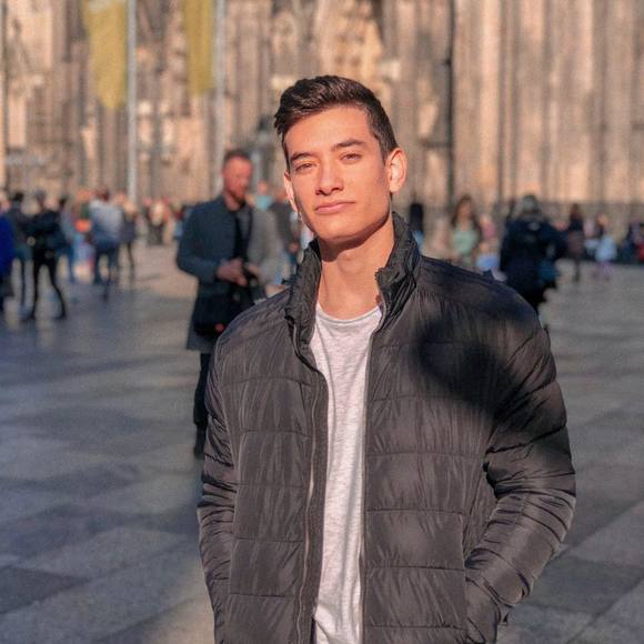 Profile Picture of Carlos daniel Pabon marin (@crlspbn) on Poshmark