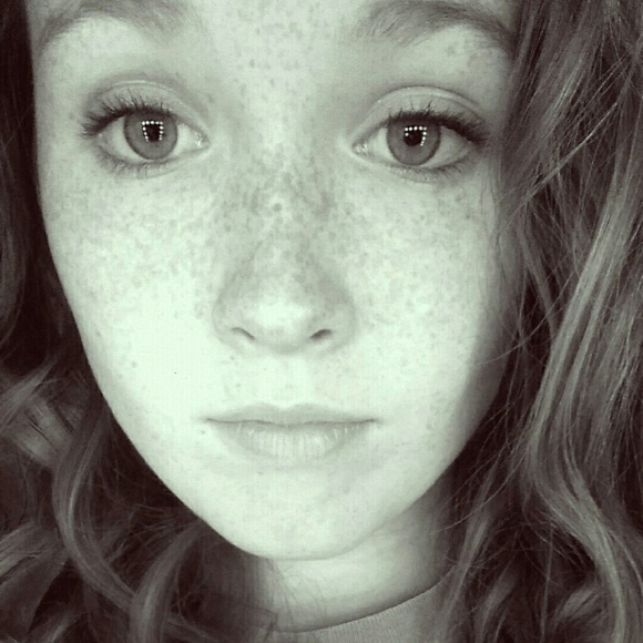 Profile Picture of Autumn Browne (@autumn_ajb) on Poshmark