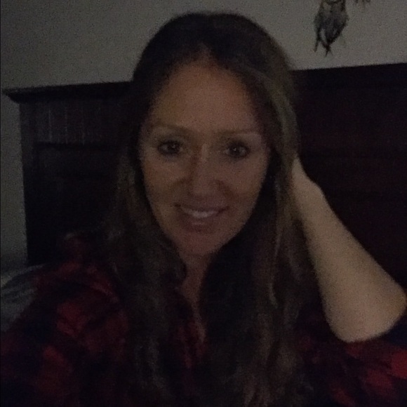 Profile Picture of Brooke Bayko (@brookeleeb) on Poshmark