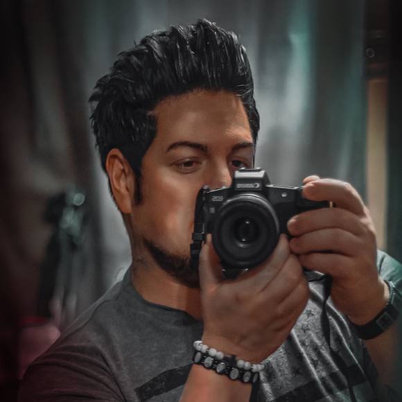 Profile Picture of Luke Hand (@coolhandluke82) on Poshmark