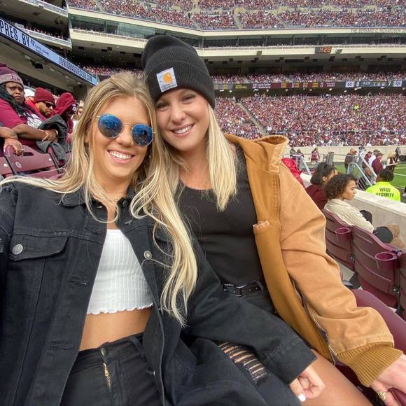 Sydney Rosenfeld - Poshmark Profile Picture of Sydney Rosenfeld (@sydneyrosenfeld) on Poshmark