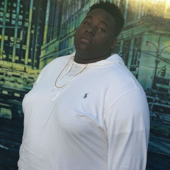 Profile Picture of Robert Gaulden (@robertg2k5) on Poshmark